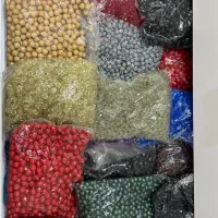 ۵۰ بسته نیم‌کیلویی مروارید و کریستال کیف‌بافی