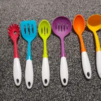 سرویس ملاقه سیلیکونی دسته پلاستیکی ۶ تایی