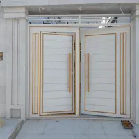 رنگ آمیزی درب و پنجره با قیمت استثنایی