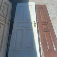 یک عدد درب سالم و در حد نو