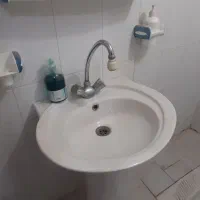 سرویس کامل روشویی کارکرده با شیرآلات روی آن