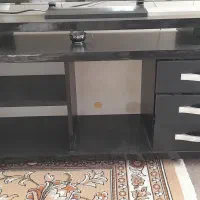 یک عدد میزتلویزیون