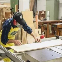 شاگرد کابینت کار با تجربه