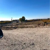 زمین بر جاده اصلی