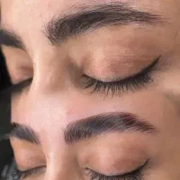 پذیرش مدل لیفت ابرو و مژه و کاشت ناخن