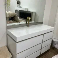 تخت و ایینه دراور