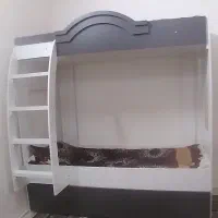 تخت خواب دو طبقه به همراه یک تخت مهمان