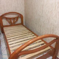 تخت یک نفره چوبی کاملا سالم