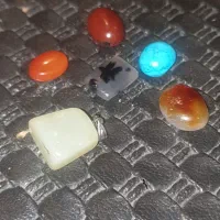 پنج عدد سنگ انگشتر و یه عدد سگ گردنبد
