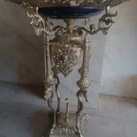 میوه خوری کنار سالنی