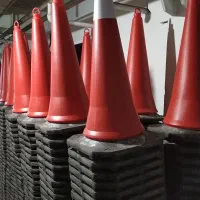 فروش موانع پلاستیکی و فلزی خیابان و پارکینگ