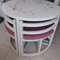 تخت بچه و کمد و میز غذاخوری