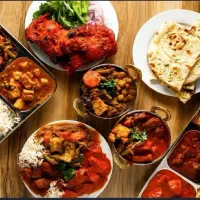 استخدام آشپز در تهیه غذای گری