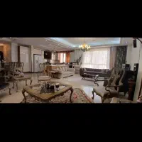 ۱۳۰ متر/۳خواب/سالن پرده خور/فول امکانات/آلاله شرقی