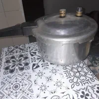 زودپز در حد نو ۲ تومن