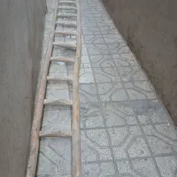 نردبان چوبی محکم و سالم