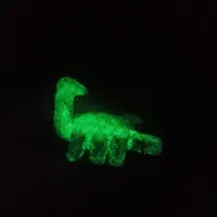 سنگ شب چراغ به نورمیزنی چنددقیقه ازخودش نورمیده
