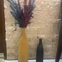 دو عدد گلدون سفال همراه با گل مصنوعی رنگی