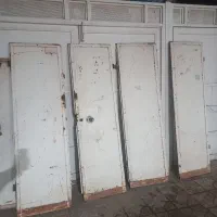 فردش یه عدد درب بزرگ ماشین رو