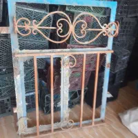 دو عدد پنجره در حد نو ارتفاع 150 در عرض 1 متر