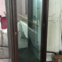 ویترین چوبی شیشه ای