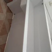 پیشخوان و صندلی ام دی اف 50 روز ساخته شده است