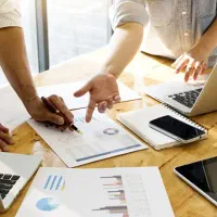 مهندس برق یا مکانیک آشنا به سالیدورک