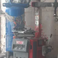 شاگرد مدرسه ای.. مکانیکی تعویض روغنی خدمات لاستیک