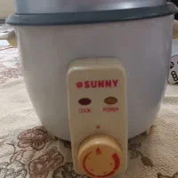 مقداری لوازم آشپزخانه و ماشین