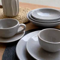 استخدام نیروی خانم در کارگاه تولید ظروف سرامیکی