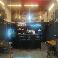 همکار خانوم در کافی شاپ