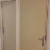 درب اتاق با دستگیره