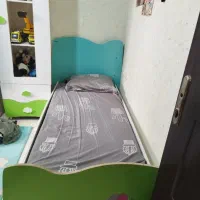 تخت یکنفره همراه دو عدد کمد