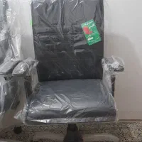 یک عدد صندلی جکدارکارمندی نوپلم اصلا استفاده نشده