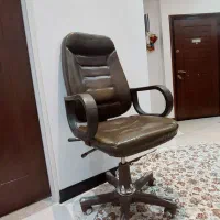 صندلی اداری چرم چرخدار و جکدار