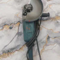 یک عدد سنگ فرز بزرگ