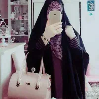 خانم جوان برای نظافتمنزل