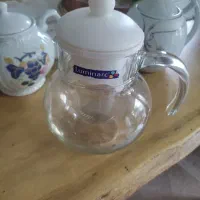 دو عدد قوری چینی و یک عدد پیرکس