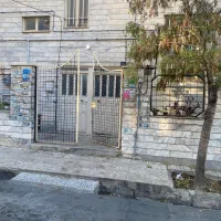 ۳۰۰ متر بر ۱۰ شمالی