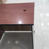 میز تحریر و کامپیوتر