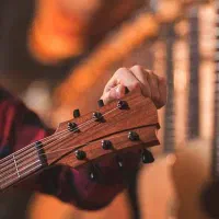 آموزش گیتار و موسیقی