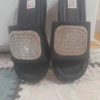 یه جفت دمپایی نوی‌زنانه سایز ۳۸