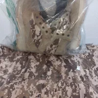 لباس دیجیتال خاکی و پوتین