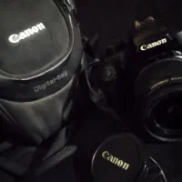 دوربین canon 1000d همراه با پایه دوربین