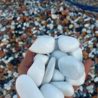 گراویه رنگی قلوه سنگ رودخانه ای شن ماسه رنگی