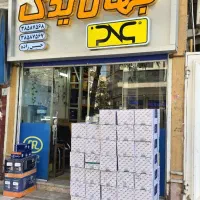 فروشنده خانم در پخش لوازم یدکی