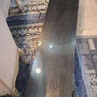 میز همراه با شیشه