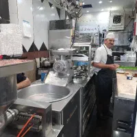 سالن کار و کارگر ساده رستوران