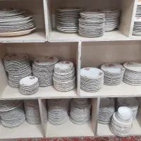 بشقابهای قدیمی گل سرخی