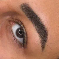 میکروبلیدینگ ابرو به سبک نانو بروز